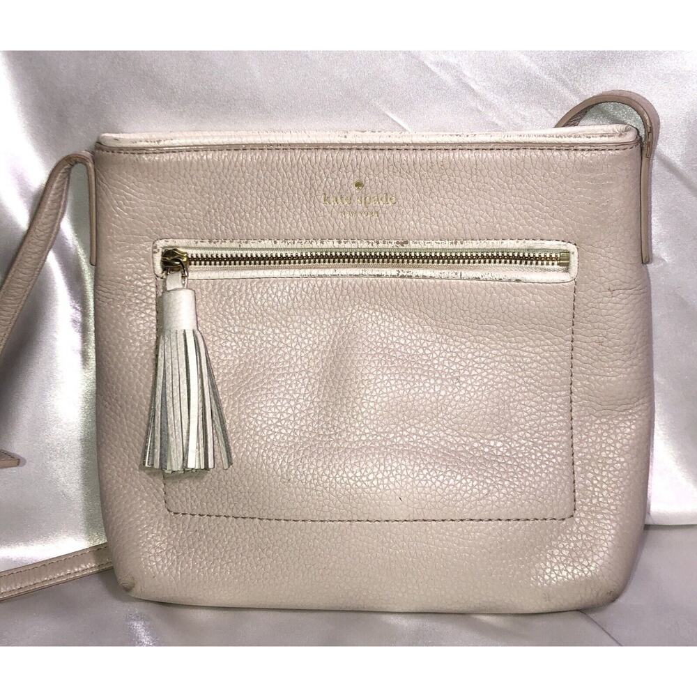 Kate Spade New York Purse Cross Body Tan Pebble Leather Tassle Front Zipper Pull